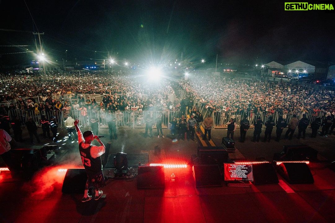 Santa Fe Klan Instagram - San Juan Del Río, Querétaro 🍻🔥🔥🔥 Empezamos el año a toda madre con ustedes carnales GRACIAS por acompañarnos, QUE CHINGON NOS LA PASAMOS! ARRIBA QUERÉTARO!!! PURA SANTA🔥🔥🔥💀🚀🇲🇽 #SomosLaSantaCarnal #473Music #Queretaro 📸: @aese13 San Juan del Río, Querétaro