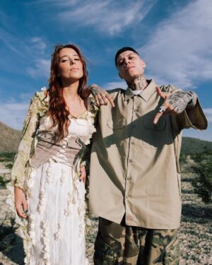Santa Fe Klan Instagram - LUNA AZUL 🌑 junto a @majo__aguilar  YA DISPONIBLE POR SU CANAL DE @youtube banda! 
Vayan todos a comentarle raza 🙌🏻🙌🏻🙌🏻
Y ARRIBA LA MUSICA MEXICANA 🇲🇽🔥🎶😎
📸: @aese13 
#473Music