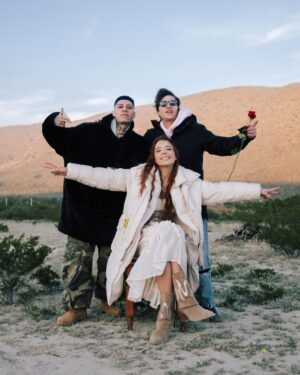 Santa Fe Klan Instagram - LUNA AZUL 🌑 junto a @majo__aguilar  YA DISPONIBLE POR SU CANAL DE @youtube banda! 
Vayan todos a comentarle raza 🙌🏻🙌🏻🙌🏻
Y ARRIBA LA MUSICA MEXICANA 🇲🇽🔥🎶😎
📸: @aese13 
#473Music