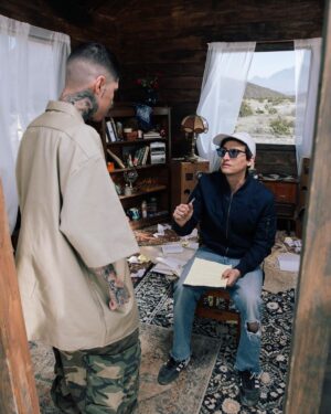 Santa Fe Klan Instagram - LUNA AZUL 🌑 junto a @majo__aguilar  YA DISPONIBLE POR SU CANAL DE @youtube banda! 
Vayan todos a comentarle raza 🙌🏻🙌🏻🙌🏻
Y ARRIBA LA MUSICA MEXICANA 🇲🇽🔥🎶😎
📸: @aese13 
#473Music