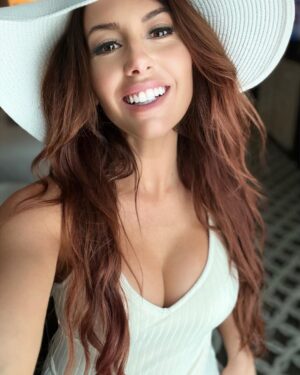 Santana Garrett Instagram - Birthday Weekend! 🤍

(Actual B-Day: Monday, May 22nd) 

#StayCation #Birthday weekendvibes #birthdaygirl #hotel #florida #orlando #gemini #resort