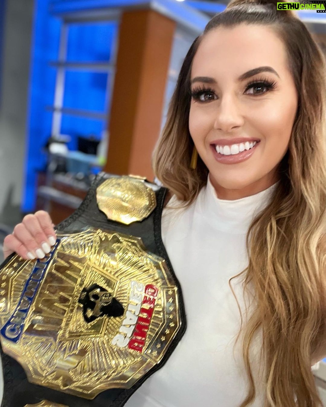 Santana Garrett Instagram - Viva Las Vegas ❤️🔥 Was live on @lvnowtv talking pro wrestling, women empowerment, & championships. 💪💥🏆 #Womenswrestling #girlpower #santanagarrett #lasvegas #travel #8newsnow Las Vegas, Nevada