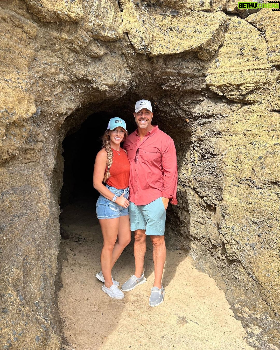 Santana Garrett Instagram - HAPPY THANKSGIVING from my family to yours!💛 I am THANKFUL for your love, support, & friendship! What are YOU thankful for? #Hawaii #happythanksgivng #grateful #thankful #travel #aloha #ohana #travelgram #aulanidisneyresort Aulani Hawaii