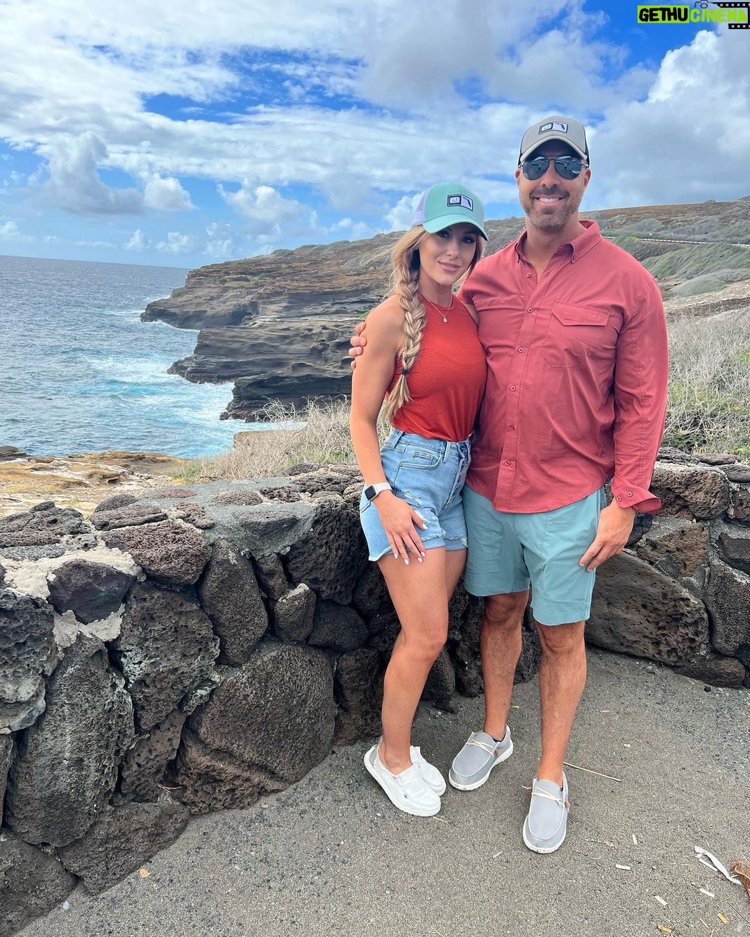 Santana Garrett Instagram - HAPPY THANKSGIVING from my family to yours!💛 I am THANKFUL for your love, support, & friendship! What are YOU thankful for? #Hawaii #happythanksgivng #grateful #thankful #travel #aloha #ohana #travelgram #aulanidisneyresort Aulani Hawaii
