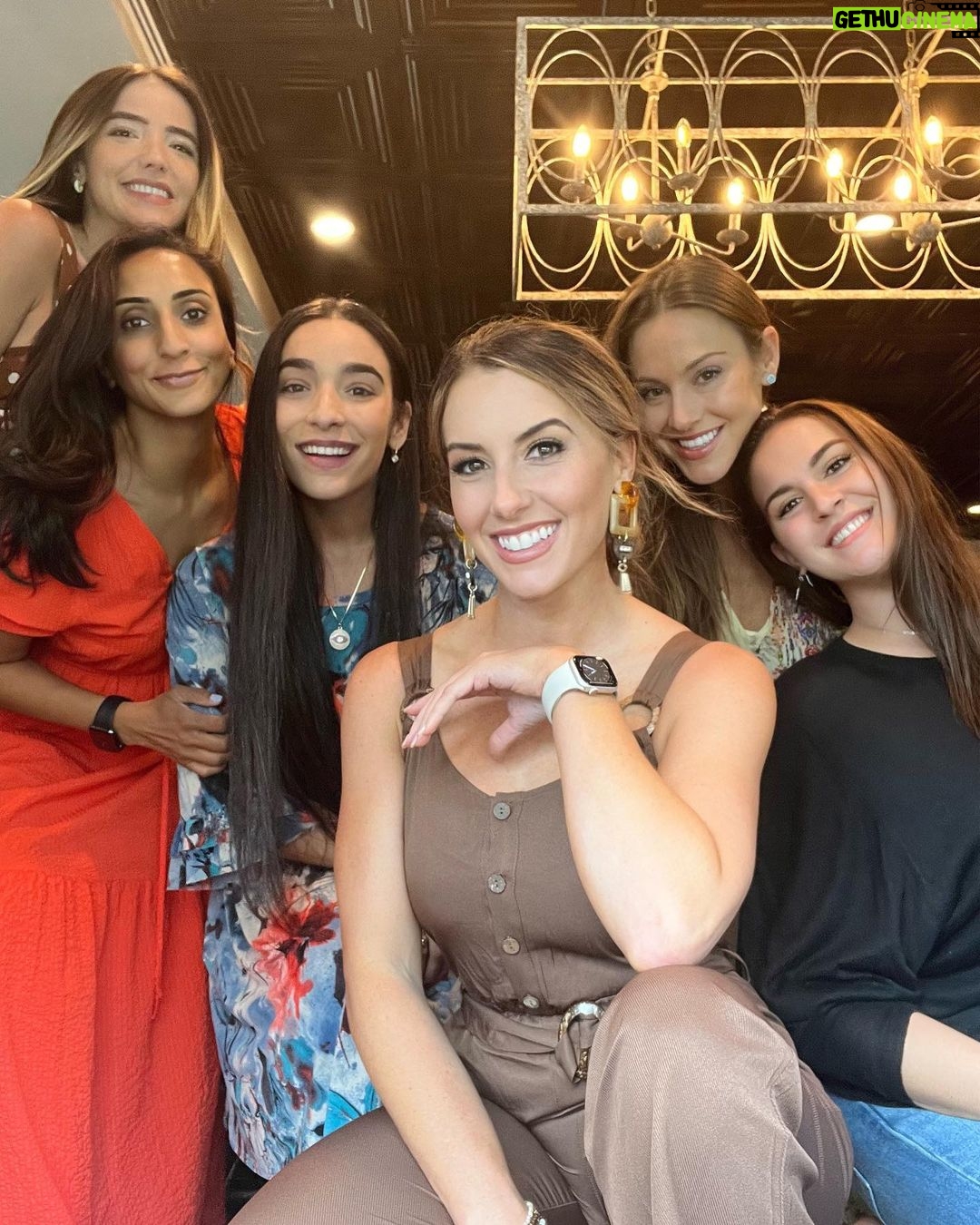 Santana Garrett Instagram - An another AMAZING event in the books with these wonderful ladies (& gents) πΎππ» Thank you to the oh so fabulous @brianmorrowdesigner @hgtv @ypoorlando & team! βΊοΈβ¨π #tablescape #tablescapes #hgtv #girls #ypo #ypospouses #art #crafty #ypoorlando #girlgang #orlando #fall #forum #leadership