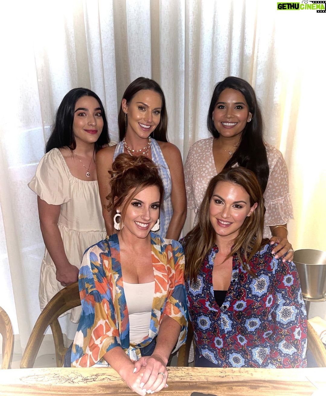 Santana Garrett Instagram - Boss Babe Vibes πΈβ¨πͺ Happy Wednesday Friends! Last night, I got to connect with these incredible women & meet their spouses. π YOUR TURN-Tell me something GOOD about your week.. β¬οΈβ¬οΈβ¬οΈ πππ #bossbabe #women #girls #momclub #ypo #girlpower #womenempowerment AVA MediterrAegean