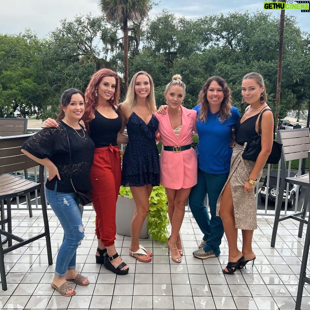 Santana Garrett Instagram - ✨GIRLS NIGHT OUT ✨ In Ocala?! Come to Walmart on Easy Street (by the mall) for fun, games, signed autographs, & make a donation for Children’s Miracle Network (Starts right now 11am) #Ocala #hometown #girls #girlgang #girlsnight Ocala, Florida