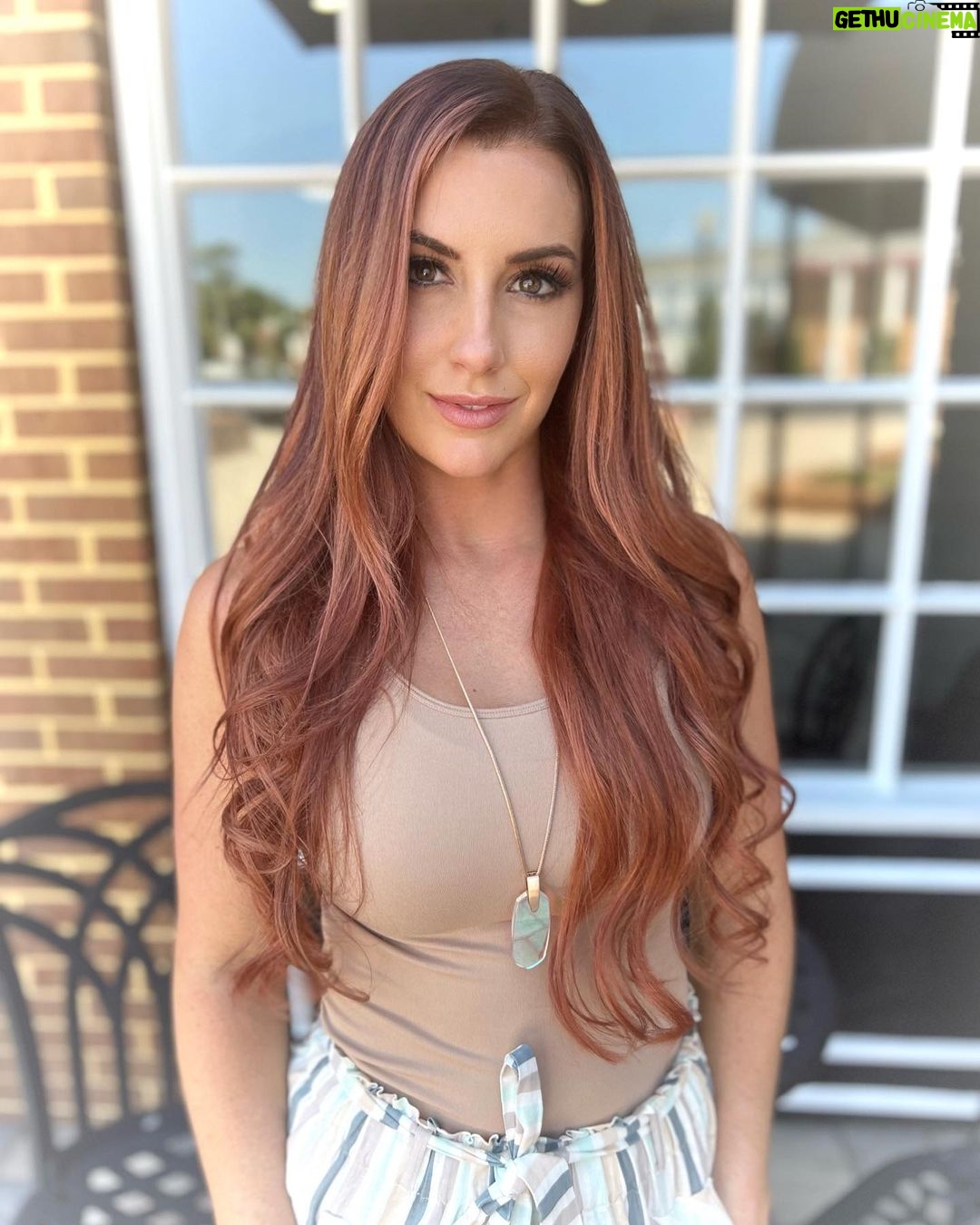 Santana Garrett - 3.5K Likes - HAIR TRANSFORMATION 💁🏻♀️
Colorist/Stylist @masterpiecehair Hair Extensions @bohyme
Drop a 🧡 below if you like it! ☺️
#haircolor #copper #redhair #hairtransformation #hair