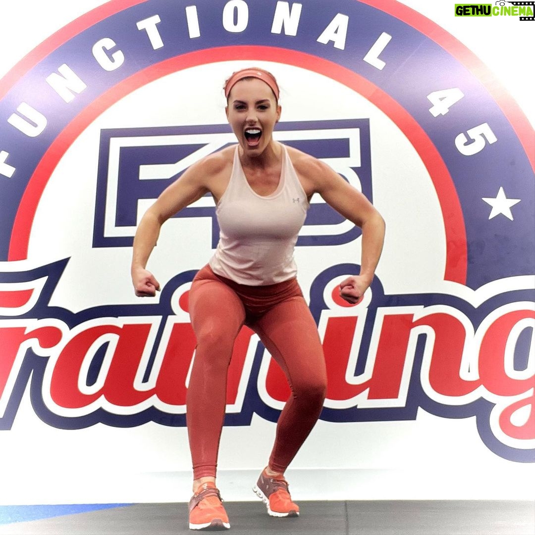 Santana Garrett Instagram - Workin on my fitness. πͺβ
Health & Fitness plays a HUGE role in my life. Grateful for the crew that helps keep me in top-top shape! π₯πͺπ₯ β‘οΈ Are YOU currently working out & making yourself a priority? YES β
or NO β
πͺ @f45_training_tuskawilla π₯ @geteatclean π @tclinicsusa #fitness #selflove #nuviva #f45 #workout #health #healthy #fit #fitchick #girlswholift Nuviva Lake Mary