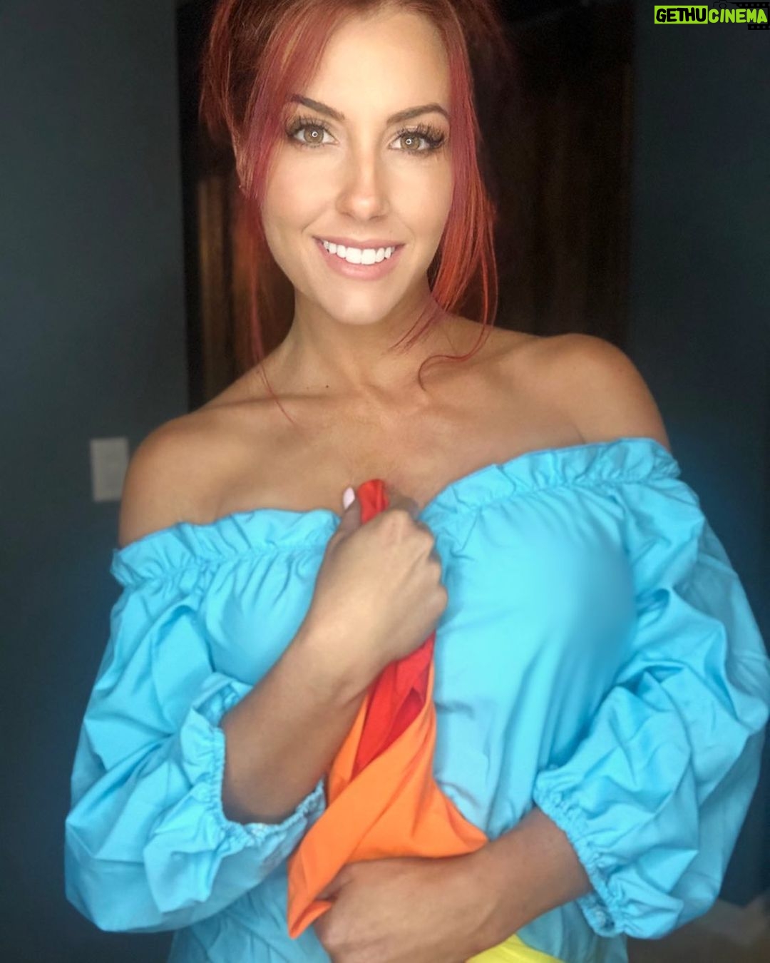 Santana Garrett - 2.9K Likes - Repeat after me:
I am beautiful.
I am strong.
I am worthy.
.
.
💛🧡💙💚
#selflove #motivation #love #beyou #loveyourself #bodypositive #positivevibes #goodvibes #smile