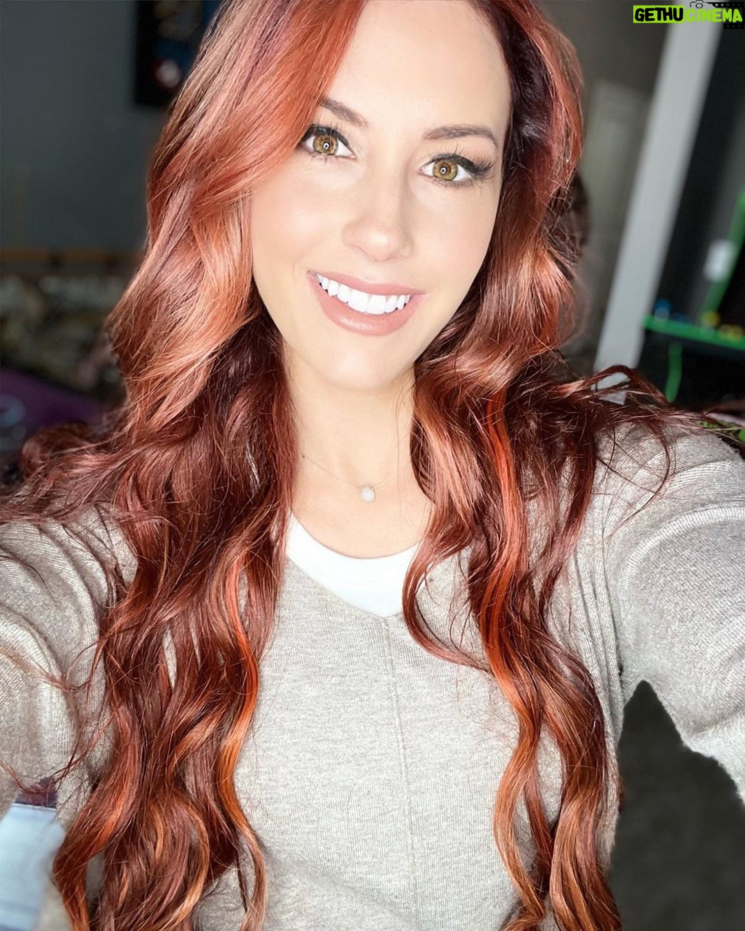 Santana Garrett - 3.8K Likes - Hi friends. 🧡
.
I’ve been distant on social lately enjoying family & life..but just wanted to hop on & remind you that YOU ARE LOVED. Peace, Love, & ALL the good vibes! ✨💛🙏