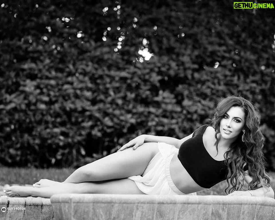 Santana Garrett - 3K Likes - ME. 💛✨
📸 @illite.fotos
#SantanaGarrett #girl #woman #potd #ootd #ig #instagood