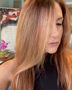 Santana Garrett Instagram - You know what they say about BLONDES… 👱‍♀️✨😉 [ Swipe to see #BeforeAndAfter ] @masterpiecehair @bohyme #Newhair #hairtransformation #blonde #blondehair #hair #OrlandoHair #hairextensions #bohyme #santanagarrett Moriah Brandon's Hair Salon