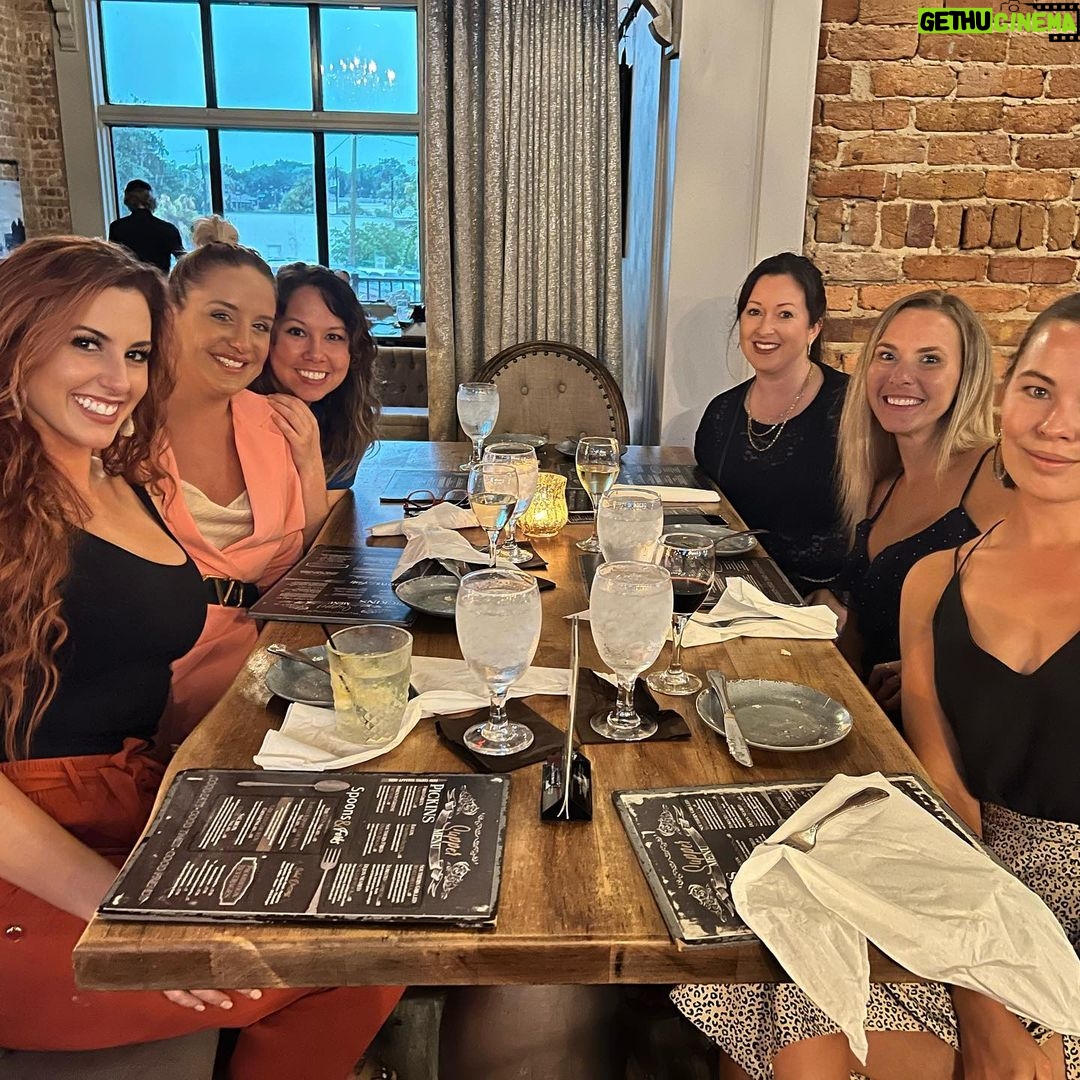 Santana Garrett Instagram - ✨GIRLS NIGHT OUT ✨ In Ocala?! Come to Walmart on Easy Street (by the mall) for fun, games, signed autographs, & make a donation for Children’s Miracle Network (Starts right now 11am) #Ocala #hometown #girls #girlgang #girlsnight Ocala, Florida