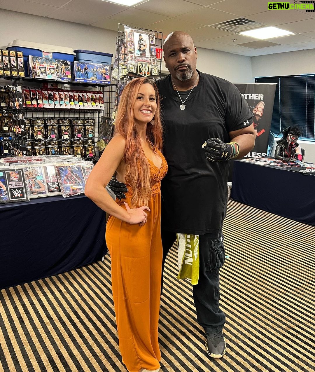 Santana Garrett - 3.7K Likes - G.I.R.L.S 🌻✨
MEETIN & GREETIN
Wonderful seeing old faces & new ones! This was a busy but great day!
#newjersey #newyork #ny #prowrestling #wwe #aew #impact