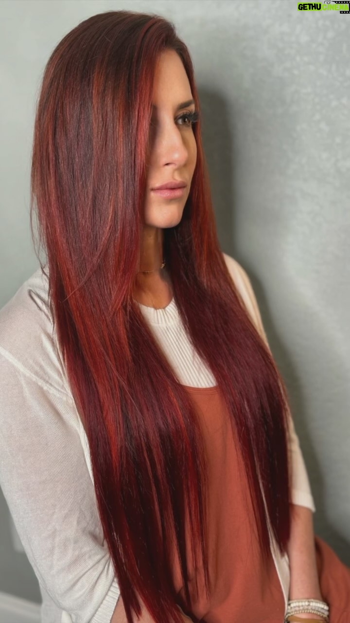 Santana Garrett Instagram - Hair refresh. ❤️🔥 @masterpiecehair @bohyme @paintparlourllc #redhair #hairtransformation #hair #fashioncolor #hairextensions #bohyme #bohymehairextensions #wella #wow #wellahair #santanagarrett