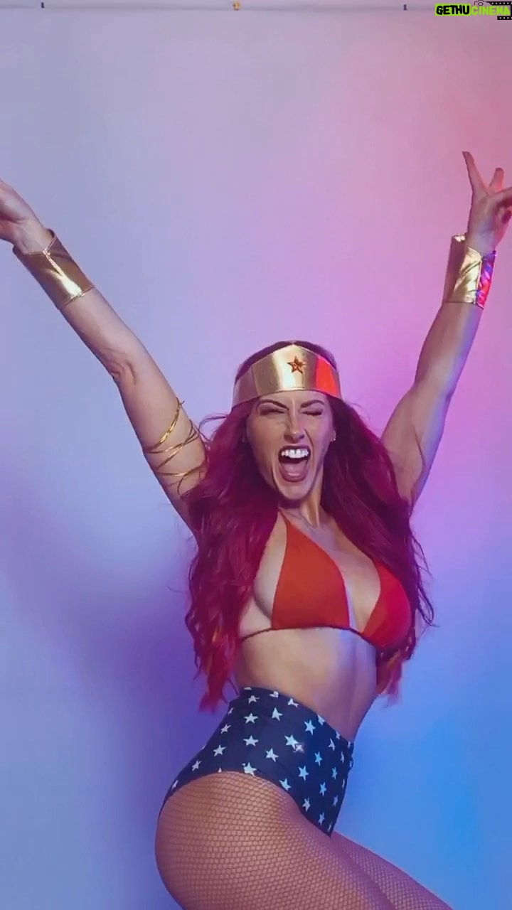 Santana Garrett - 2.9K Likes - Wonder Woman 💥✌️