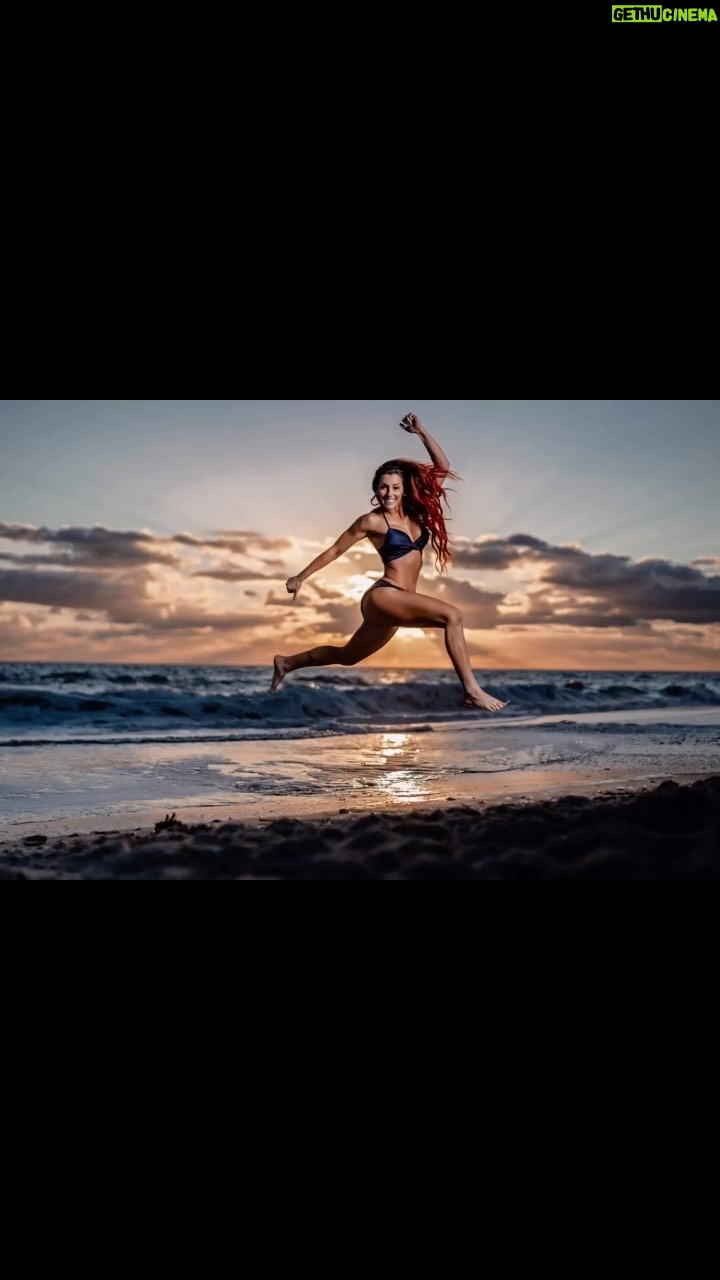 Santana Garrett Instagram - It’s the climb… ✨ Whatever it is you want in life…(big or small) I pray that you have the POWER to make it happen. 💪✨🙏 Rooting for you! 💛 Santana #motivation #dream #superpower #itstheclimb #remake #audio #reel #santanagarrett #selflove #inspire #believe #positivevibes