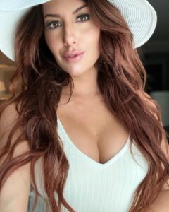Santana Garrett Instagram - Birthday Weekend! 🤍 (Actual B-Day: Monday, May 22nd) #StayCation #Birthday weekendvibes #birthdaygirl #hotel #florida #orlando #gemini #resort