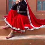 Sapna Choudhary Instagram - छल्ला तोड़ा फेर आंगली मरोड़ी 😂 Outfit and styling @ratnavati_collection09 #sapnachaudhary #desiqueen #positivevibes #thankgodforeverything