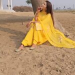 Sapna Choudhary Instagram - नीम का डाला ☺️ @official_soundbar Wearing @ratnavati_collection09 #sapnachaudhary #desiqueen #thankgodforeverything