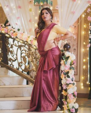 Sapna Choudhary Instagram - An elegant way to define my boldness 🦁

#sapnachaudhary #desiqueen #trending #sareelove #positivevibes #thankgodforeverything