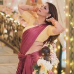 Sapna Choudhary Instagram - An elegant way to define my boldness 🦁 #sapnachaudhary #desiqueen #trending #sareelove #positivevibes #thankgodforeverything