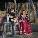 Sapna Choudhary Instagram – कहा लिखा है, गुलाब देना ही प्यार दिखाता है. 
कभी कभी ये ही बोल देना बहुत है, आजा आज तेरी गेल रोटी खानी है.

#sapnachaudhary #veersahu #desiqueen #couplegoals #love #positivevibes #thankgodforeverything