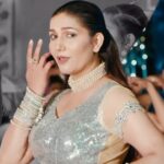 Sapna Choudhary Instagram - घूम घूम देखूँगी मैं पूरा हरियाणा ♥️ Introducing “Ghum Ghum” only on @dreamsentertainment99 Unleash the dancer in you with our exciting new track! 💃🎵 @directorfaristagaurav @mohit_majreya @gulshan_music_official #GhumGhum #sapnachoudhary