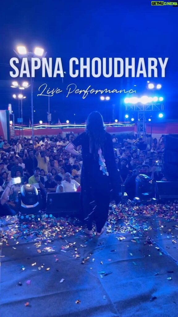 Sapna Choudhary Instagram - धीमी धीमी चाले जो तू catwalk चाल सी @vishuputhi @daksmusic_2022 #sapnachaudhary #thankgodforeverything