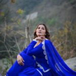 Sapna Choudhary Instagram - सासु बोली 🫣 wearing @ratnavati_collection09 #sapnachaudhary #trendingreels #desiqueen #positivevibes #thankgodforeverything