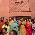 Sapna Choudhary Instagram - सही समय था ये ही समय था 🙏🏻 भारत की नई संसद में पहले ही दिन जाने का सौभाग्य प्राप्त हुआ और @narendramodi जी की सरकार ने संसद और विधानसभाओं में महिलाओं के लिए 33% आरक्षण विधेयक को ला कर महिला सशक्तिकरण के लिए भारत का सिर विश्व में ऊँचा किया 🙏🏻 इस ऐतिहासिक निर्णय का स्वागत करते हुए मैं सभी मातायों,बहनो की तरफ़ से आदरणीय प्रधानमंत्री श्री @narendramodi जी का हार्दिक से धन्यवाद करती हूँ। @kanganaranaut @manojtiwari.mp @egupta @babitaphogatofficial @official.anuragthakur