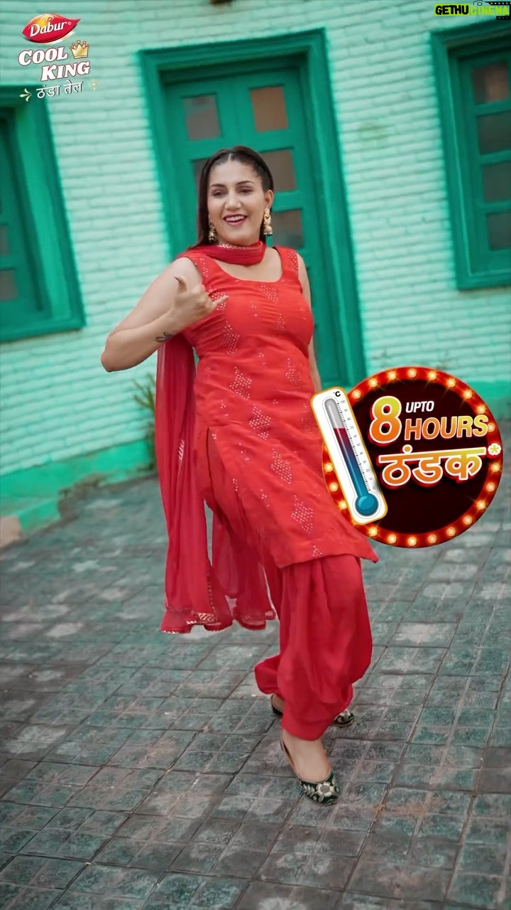 Sapna Choudhary Instagram - Mera favourite Dabur Cool King ka Thanda Tel, Chilltube ke chamatkaar ke saath. Dabur Cool King ki Chill Tube wali thandak Sard dard, tension aur thakaan ko kar de choomantar. Bhaag lijiye #DaburCoolKingKaFunda Dance Step Reel Contest mein, aur paaiye moka meri story mein feature hone ka.. Aaj hi khareediye @amazondotin @flipkart Follow kariye @daburcoolking aur @daburindialtd #hairoil #DaburCoolKing #coolinghairoil #Cool #Thandekafunda #CoolCool #Thandathanda #massage #DaburCoolKingwaliChampi #stressrelief #powerof11
