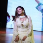 Sapna Choudhary Instagram – चिट्टे सूट ते ☺️

Wearing @ratnavati_collection09 

#sapnachaudhary #desiqueen #haryana #positivevibes #thankgodforeverything