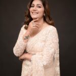 Sapna Choudhary Instagram – Desi girl 🫣

Wearing @odhniworld 

#sapnachaudhary #desiqueen #sareelove #positivevibes #thankgodforeverything