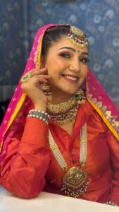 Sapna Choudhary Instagram - शरम अगी ☺️ Wearing @ratnavati_collection09 #sapnachaudhary #desiqueen #trending #positivevibes #thankgodforeverything