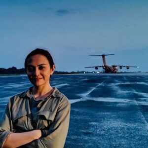 Sara Ali Instagram - Selepas 3 tahun, rasanya dah tiba masanya untuk saya say goodbye to this film. Banyak halangan yang terpaksa kita tempuh, covid dan macam2 akhirnya filem ini berjaya menambat hati rakyat Malaysia, Singapura dan Brunei. ✨

Terima kasih kepada @mzulkarnainazhar & @franksee_fx , @cheeang , @josiahchieng , @laivoonkeat_lefthandsite dan produksi sudi memberi tanggungjawab kepada saya untuk be part of Air Force family.

Abang Zul tidak pernah menolak kebolehan, dan sanggup memberi kepercayaan. 🙏🏽

And to my ensemble cast, my beautiful perfect cast. Selepas 12 tahun berada dalam industri, ini merupakan kali pertama saya di anugerahkan ensemble yang almost perfect.. especially to the team B( team paskau ) @adpadiputra @nvst1 @luqmanhafidzx @pabloamirul @johanarrif_asari @jacktan_ahzhe @anasridzuan dan @imancorinneadrienne . Terima kasih kerana sudi memberi dan berkongsi rasa bersama saya sepanjang kita menjalankan filem ini di Sabah. You guys are freaking awesome! 🙌🏽

In Shaa Allah, jika diberi kesempatan umur yang panjang.. kita jumpa ‘Natrah’ in next project. But for now..

My name is Natrah Hamzah, journalist of World Humanitarian Organisations. Signing off. ❤️

#AirForceTheMovie
#SelagiBernyawa