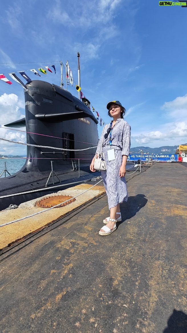 Sara Ali Instagram - Thank you for giving me this opportunity. Balik KL kulit tanned pun takpe. 🤟 @tldm_rasmi @kd_lekiu @multimedia_entertainment @2023lima @shahrilghani @ammar_alfian @jasmine_suraya @jaspersupayah @pabloamirul @cheeang @franksee_fx @josiahchieng