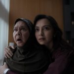 Sara Ali Instagram - The one with the vision is @bradliew . The forces who ensure the vision is realised are the formidable @biancabalbuena & @yvevonn . And with the meticulous eyes of @udinism and the on set ferociousness of @johannajunkyard , the can taken to post production is nothing short of extraordinary.. let alone the end product, whereby I find myself feeling ever so grateful to be a part of this beautiful creation. Thank you very much from the bottom of my heart. ❤️ Ayizah, ayizah is now streaming on HBO Go.