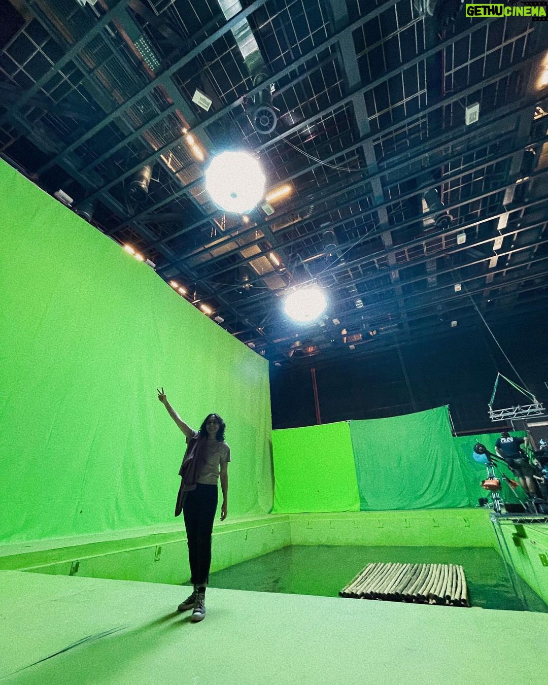 Sara Ali Instagram - “Your curse is that you have chosen a form that requires endless study. It means you have to read, you have to observe, you have to think, so that when you turn your imagination on, it has the fuel to do its job.” -Stella Adler