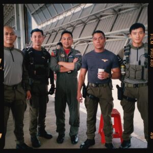 Sara Ali Instagram - It is our utmost honour to be included in this unforgettable journey. Thank you TUDM, and thank you for your impeccable service. @tudm_rasmi 

#AirForceTheMovie
#SelagiBernyawa