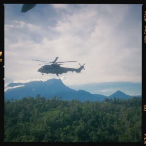 Sara Ali Instagram - It is our utmost honour to be included in this unforgettable journey. Thank you TUDM, and thank you for your impeccable service. @tudm_rasmi 

#AirForceTheMovie
#SelagiBernyawa