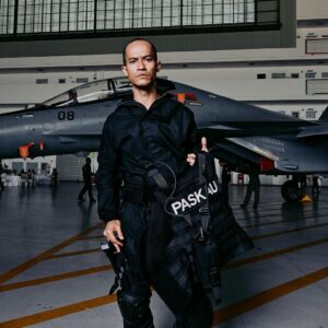 Sara Ali Instagram - Gala Night. 22.08.22. See you. 

📸: @tianchad & @gscinemas 

#AirForceTheMovie
#SelagiBernyawa