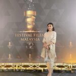 Sara Ali Instagram - Terima kasih untuk semalam, sangat gembira di atas kemenangan besar dari anak-anak indie. ✨#FFM32 @afiqmofficial @senijariheritage @saraamackup @cantikbysarahashikin
