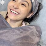 Sara Ali Instagram - Tak best, bila kita dah start notice fine lines dekat area leher. 😬 Tapi nasib baik ada @vogueclinickl . ❤️