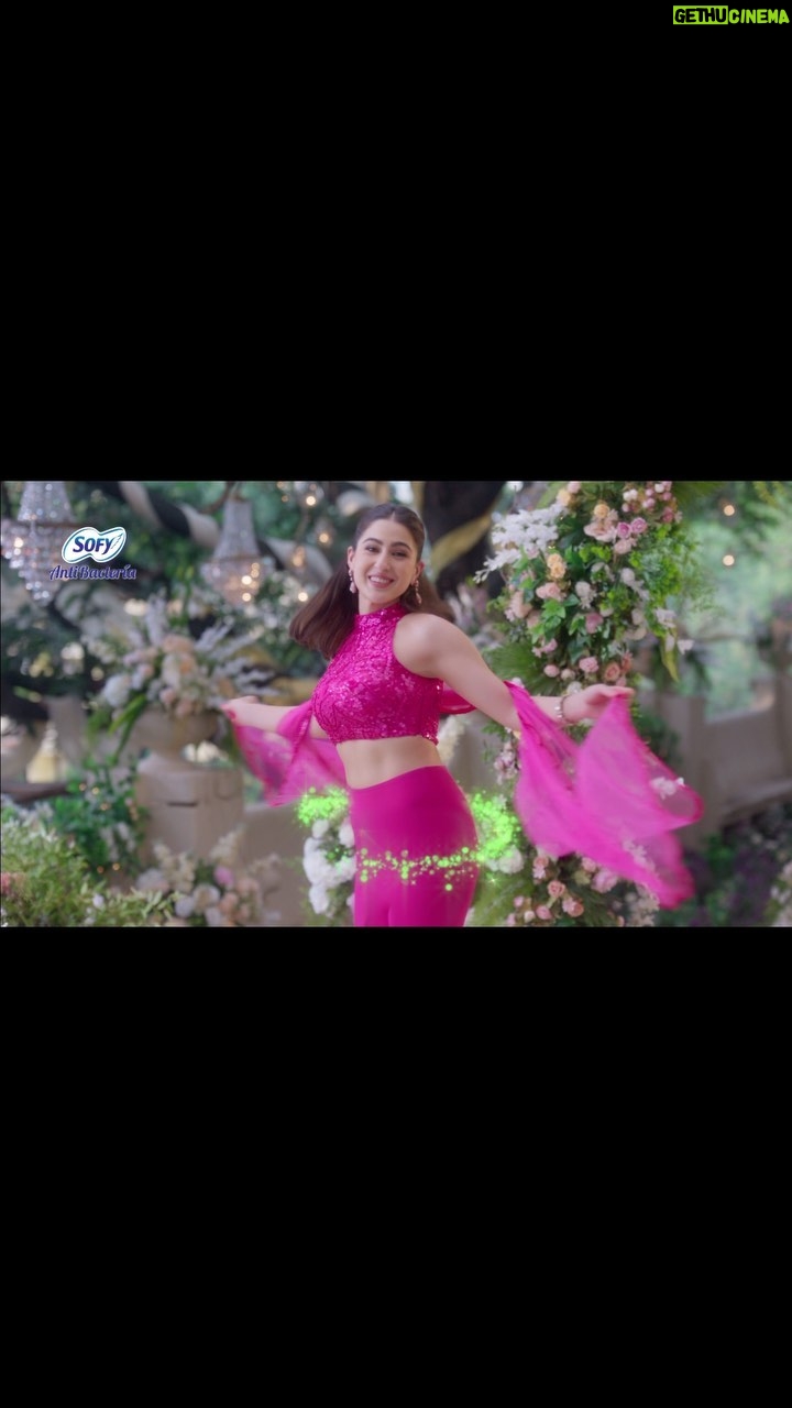 Sara Ali Khan Instagram - I’m Sara, the actor. Sara, the poet. Sara, the bridesmaid. Sara, the 4 am friend 🎥✏️💕 With so many roles to play every day, I can’t let leakage ka darr get in the way. 🙌 That’s why, now, I’m also Sara, the SOFY Girl. Because during my periods, I choose the long-lasting protection SOFY AntiBacteria XL+ provides 30% deep absorption. So, no matter what hat I put on today, I know #SaraSortedWithSOFY #partnership