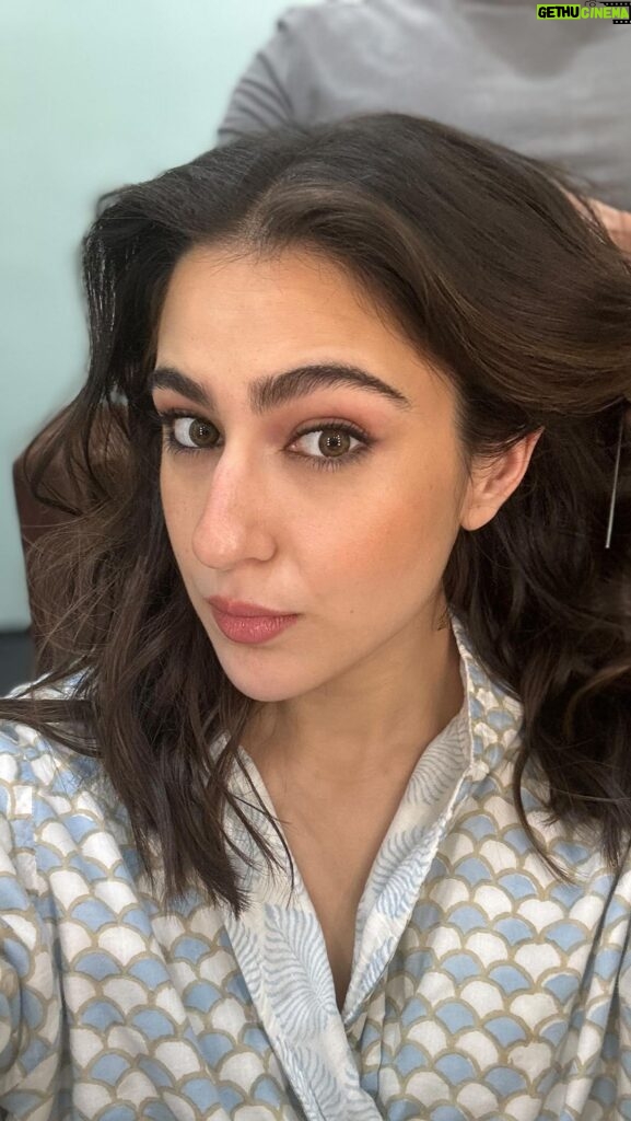 Sara Ali Khan Instagram - Goodness of Lemon that smoothens my dandruff days naturally! 🍋 💛 Mamaearth LEMON ANTI- DANDRUFF SHAMPOO & Conditioner is here to keep your tresses free from dandruff stresses and give you SOFTER and shinier hair! @mamaearth.in #MamaearthLemonShampoo #Mamaearth #partnership