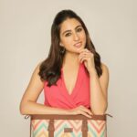 Sara Ali Khan Instagram - Each piece is handcrafted, from everyday essentials that elevate your look to statement bags that turn heads, Zouk has it all 🧳👜👛👝 So, tell me, which Zouk bag would you add to your closet?✨❤️ Head onto the Zouk website and shop away🛒🛍️ #SaraXZouk #ZoukxSaraAliKhan #Zouk #ZoukOnline #ProudlyIndian #Vegan #CrueltyFree #Handmade #IndianClassic #BrandAmbassador #ZoukWoman #ad #partnership