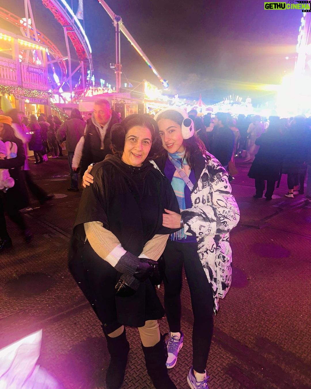 Sara Ali Khan Instagram - Missed my Baby Brother (or not so baby.. π£π₯) Thank you Santa for this Merry merry Christmas π πͺπ€Άπ§βππ
π§βπ @______iak______ I wish you was here π₯Ήπ₯Ήπ₯Ή To have pecan pie and celebrate π₯§ and spread Christmas joy and cheerβ¦ And then eat black cod individually with the OG two ππΊπ» Who to us are extremely dear π π¨βπ©βπ§βπ¦ But for now these pics I shear (share π€£)