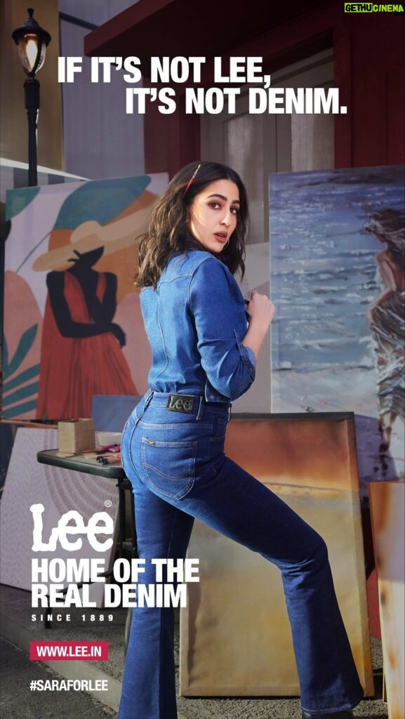 Sara Ali Khan Instagram - Street ko kehte hai Gul-Lee 🚴‍♀⛔ Fish ko kehte hai Mach-Lee 🐠 Main Sara A-Lee 👸 Hoon the new face of Lee 🙋🏻‍♀ I’ve always admired @leejeansindia and their iconic style and I’m so excited to be a part of their legacy. Get ready to see denim in a new light with me because, If It’s Not Lee, It’s Not Denim 👖✨ #LeeJeans #SaraForLee #Lee #HomeOfTheRealDenim #ifitsnotleeitsnotdenim